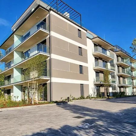 Platan Waterfront Apartment *