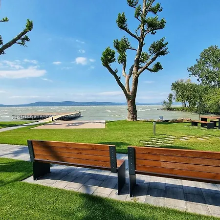 Platan Waterfront *